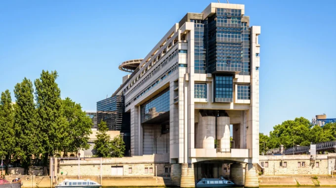 Vue Du Ministère De L’Économie Et Des Finances à Bercy, En Lien Avec La Déduction Des Honoraires Des Cabinets De Conseil Retraite