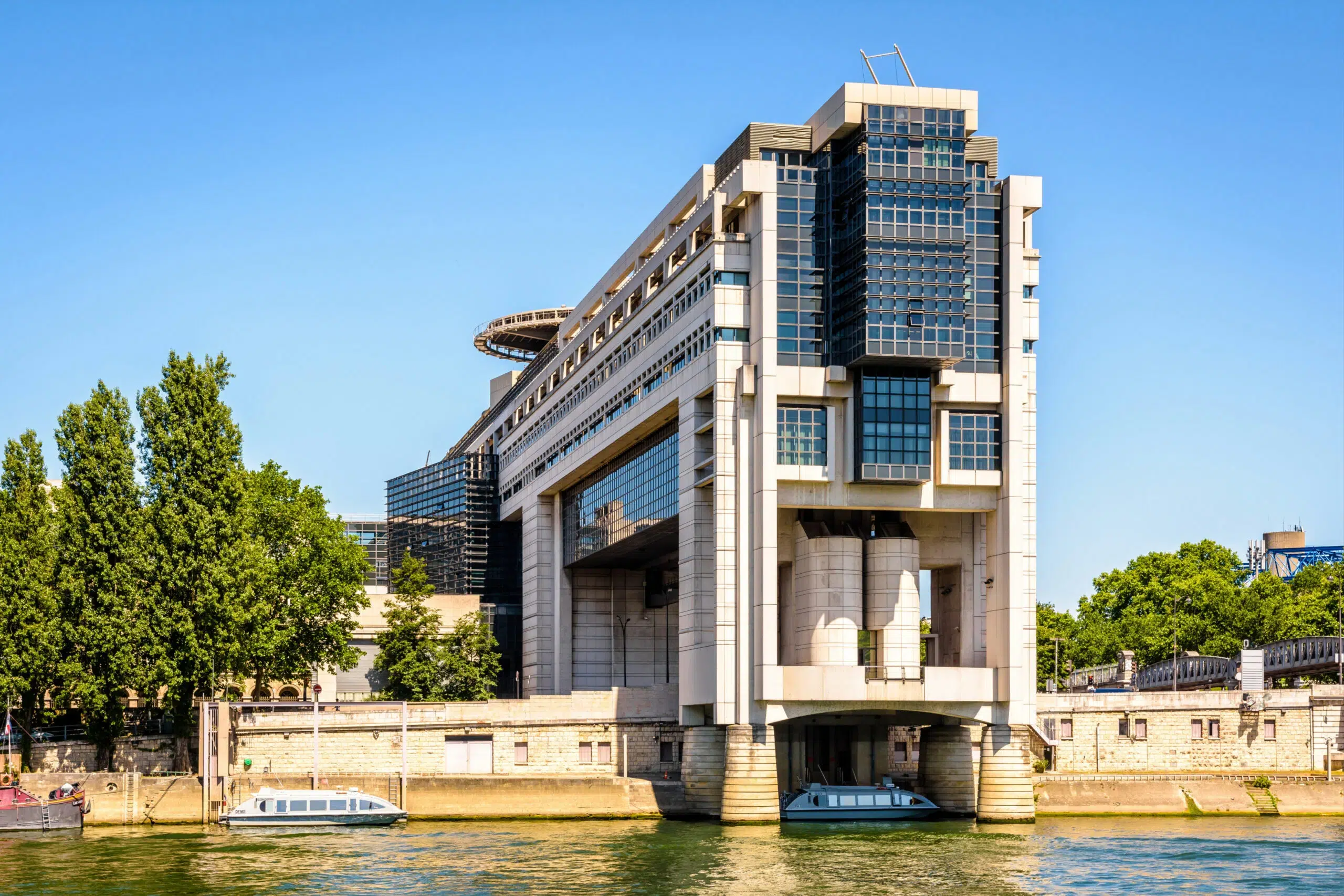 Vue du ministère de l’Économie et des Finances à Bercy, en lien avec la déduction des honoraires des cabinets de conseil retraite