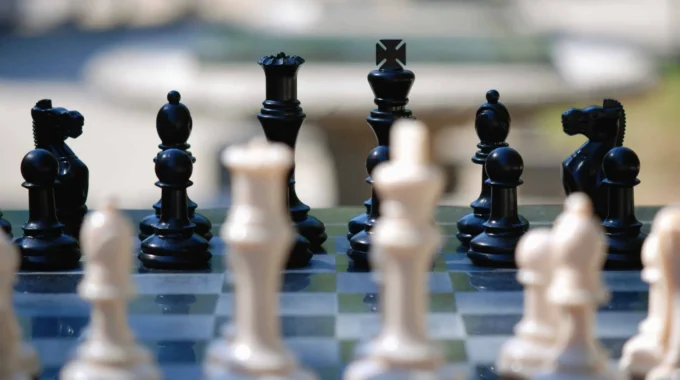 Jeu D’échecs Symbolisant La Stratégie De Fin De Carrière En Cumul Emploi-retraite