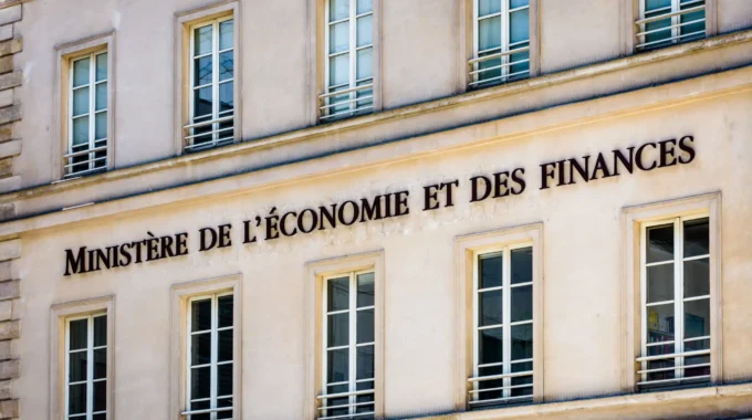 Exonération Des Plus-values Lors Du Départ à La Retraite D’un Dirigeant – Siège Du Ministère Des Finances à Paris