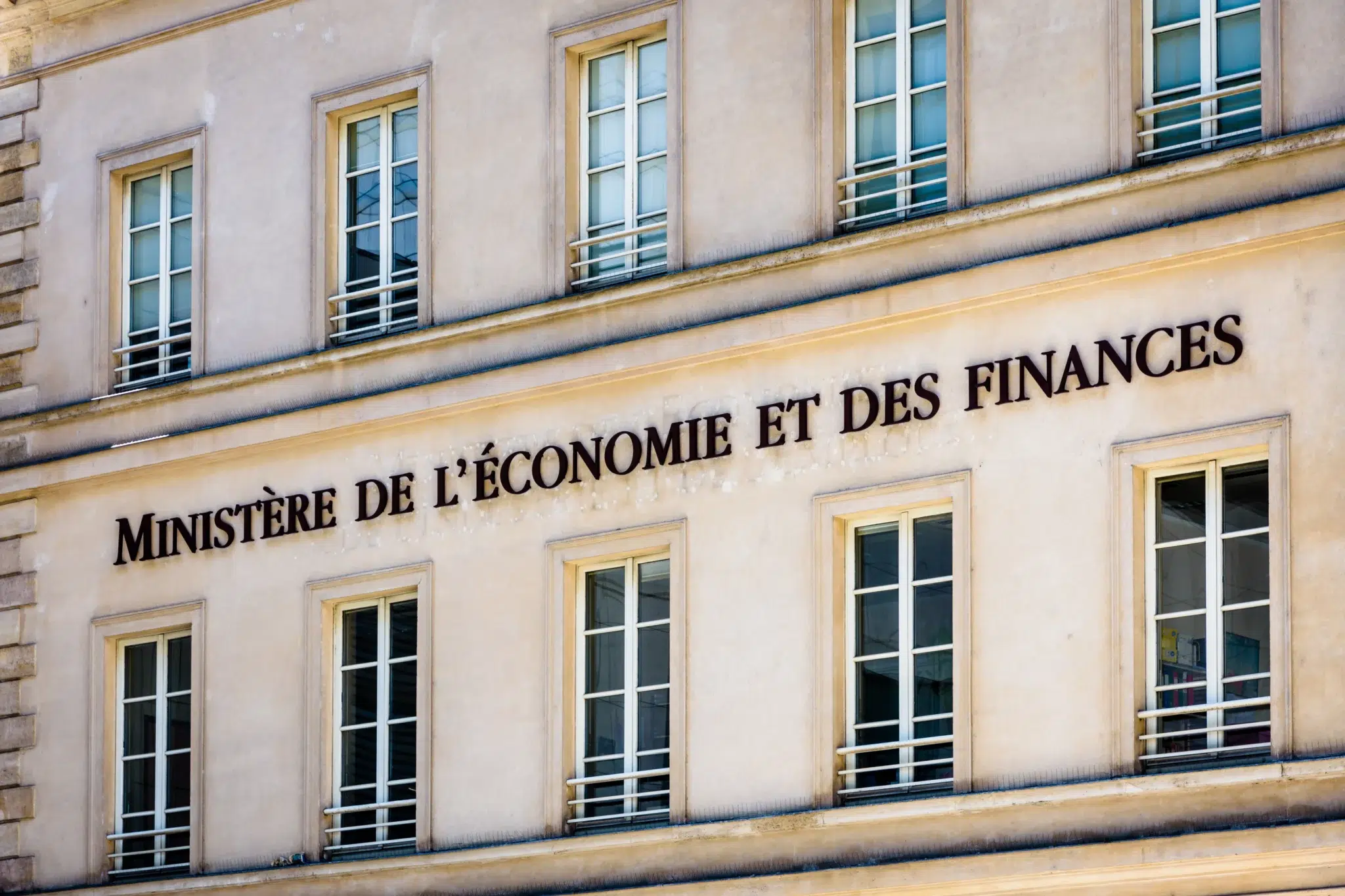 Exonération des plus-values lors du départ à la retraite d’un dirigeant – siège du ministère des Finances à Paris