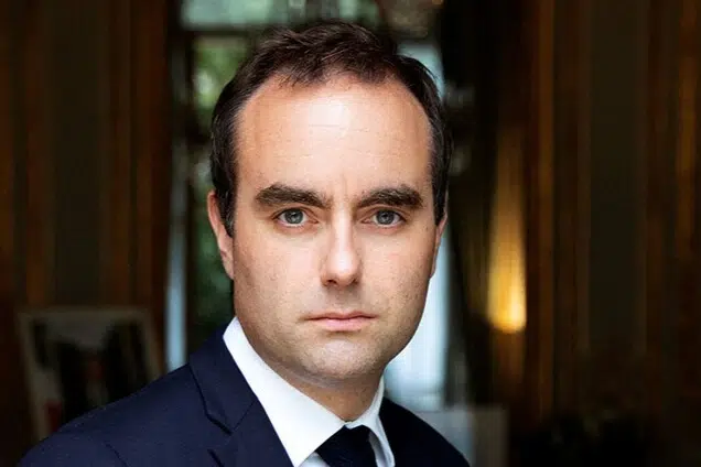 Sébastien Lecornu, Premier ministre, annonce la suspension de la réforme des retraites lors de sa déclaration de politique générale en octobre 2025.
